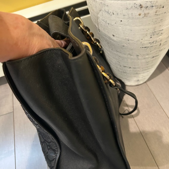 Michael Kors Black Bag, Has Hangtag, No smells, rips or stains, zip pockets - Picture 6 of 6